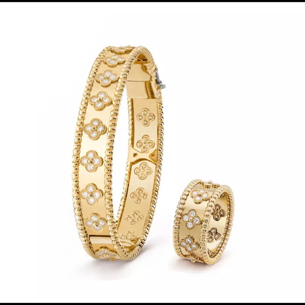 Lucky Clover Luxe Bangle